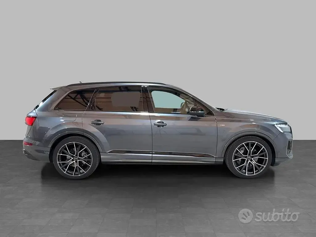 Usata Audi Q7 S-Line 286 CV (210 kW) 2025 Grigio daytona perlato SUV