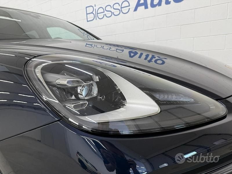 Usata Porsche Cayenne 340 CV (250 kW) 2020 Blue cobalto SUV