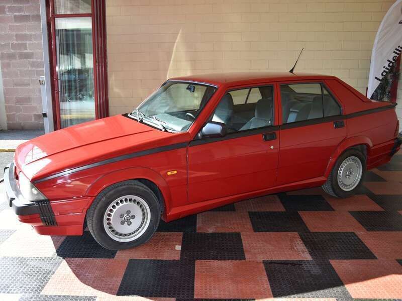 Rosso alfa romeo Usata 1990 Alfa Romeo 75 Tre volumi | 22.800 € - Immagine 1/4