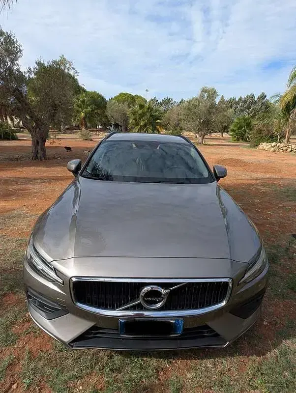 Usata Volvo V60 Momentum 150 CV (110 kW) 2019 Station wagon