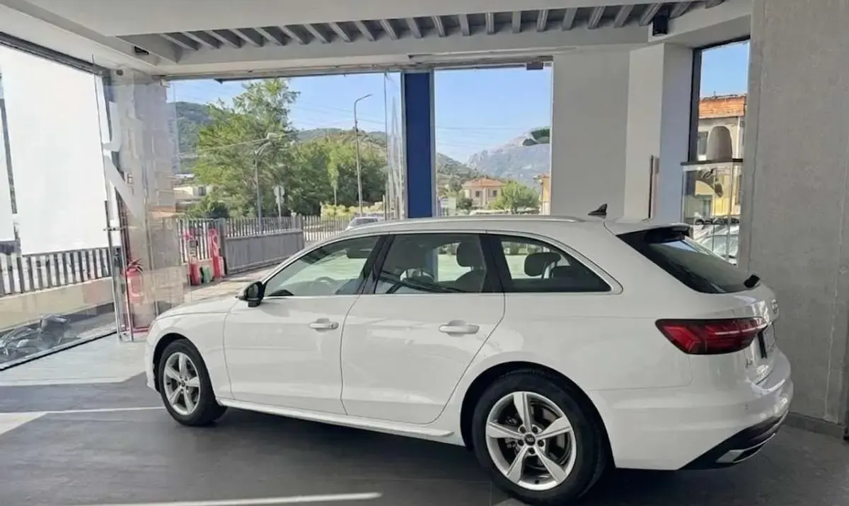 Usata Audi A4 136 CV (100 kW) 2023 Bianco Station wagon