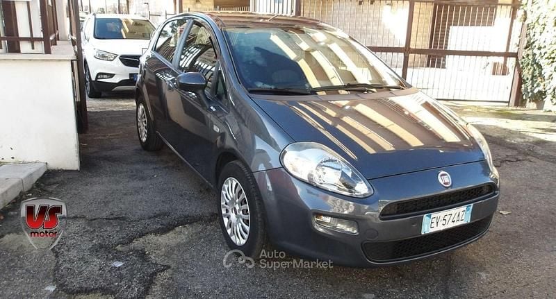 Grigio Usata 2014 Fiat Punto Tre volumi | 4999 € (Buon prezzo) - Immagine 1/4