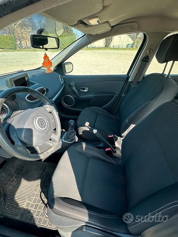Usata Renault Clio II Dynamique 2010 Grigio Berlina