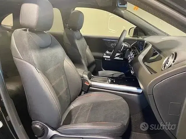 Usata Mercedes GLA200 AMG Line Premium Plus 150 CV (110 kW) 2025 Nero SUV