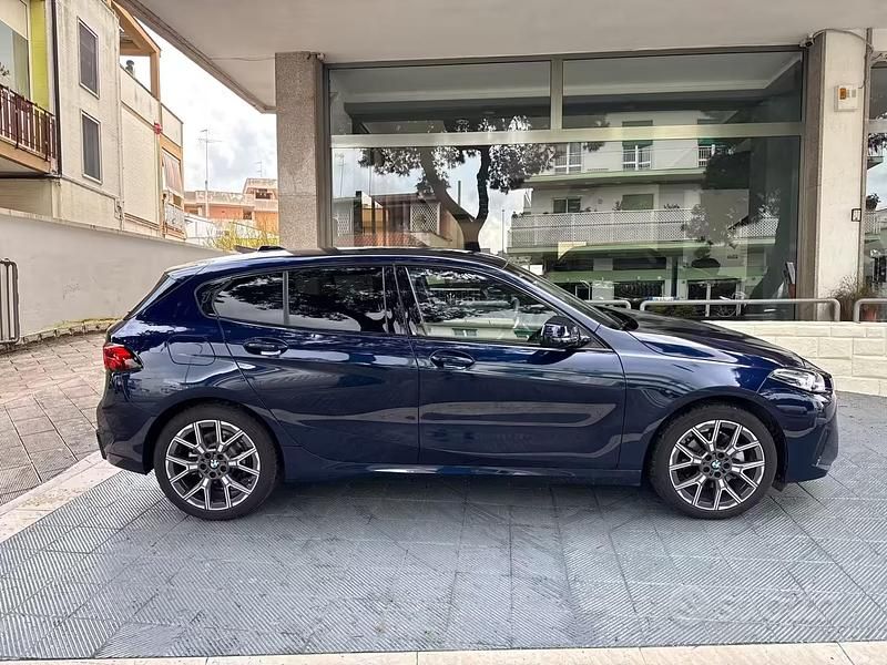 Usata BMW 118 Comfort Edition 150 CV (110 kW) 2025 Blu Utilitaria