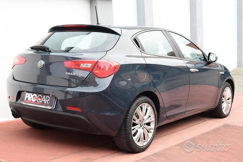 Usata Alfa Romeo Giulietta Super 120 CV (88 kW) 2017 Giallo Utilitaria