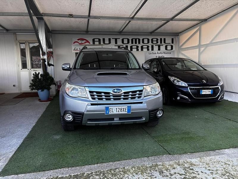 Grigio Usata 2012 Subaru Forester Exclusive+ SUV | 5990 € (Buon prezzo) - Immagine 1/4