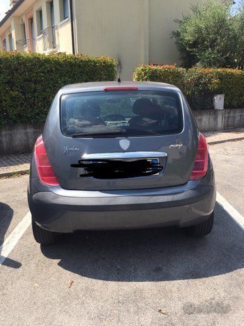 Lancia ypsilon 2002