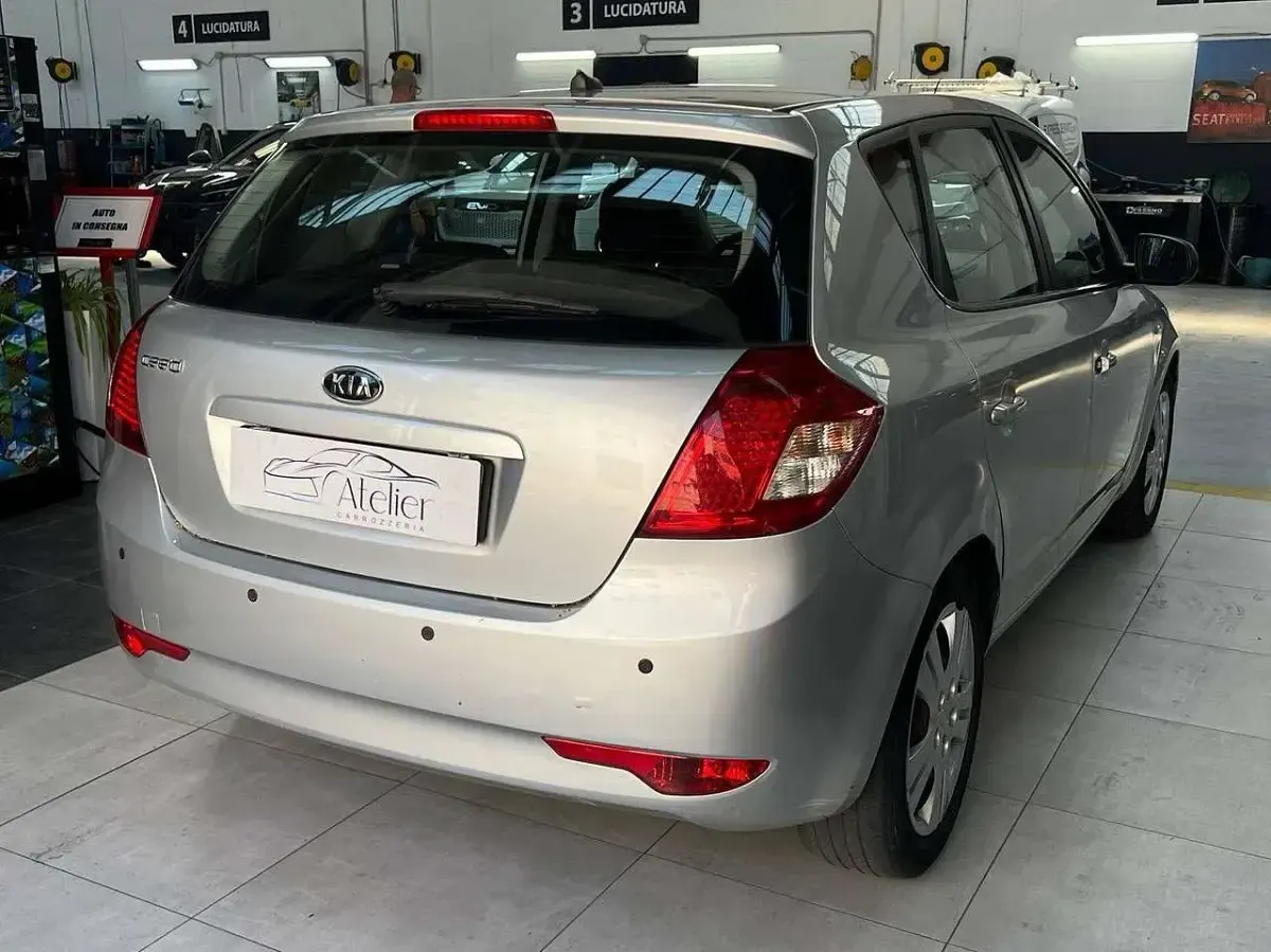 Usata Kia Ceed LX 109 CV (80 kW) 2009 Argento Utilitaria