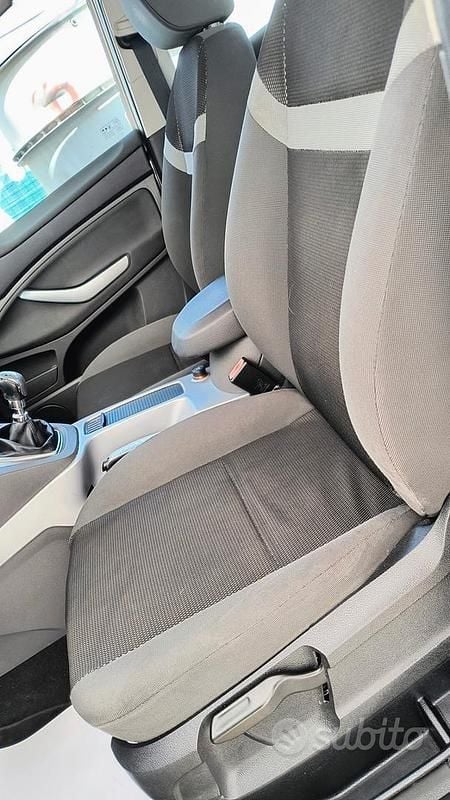 Usata Ford Kuga 140 CV (102 kW) 2012 Grigio SUV