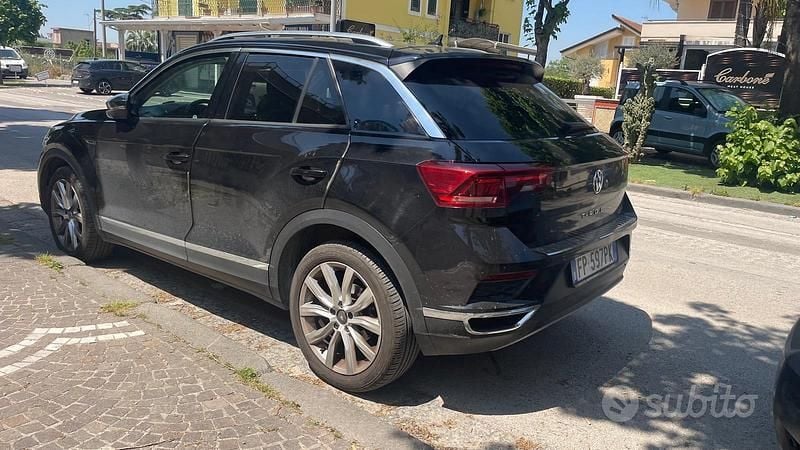 Usata VW T-Roc 150 CV (110 kW) 2017 Nero SUV