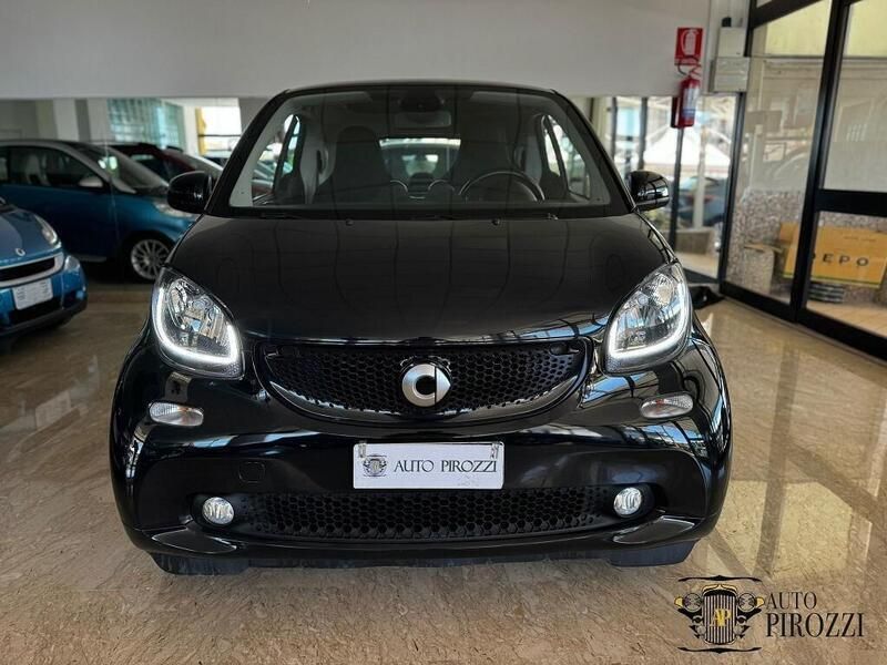 Nero Usata 2017 Smart ForTwo Coupé Due volumi | 12.800 € (Cara) - Immagine 1/4
