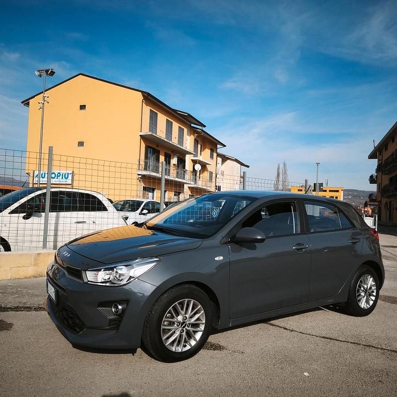 Usata Kia Rio GT-Line 100 CV (73 kW) 2022 Grigio Berlina