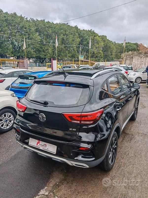 Usata MG ZS Luxury 111 CV (81 kW) 2022 Nero SUV