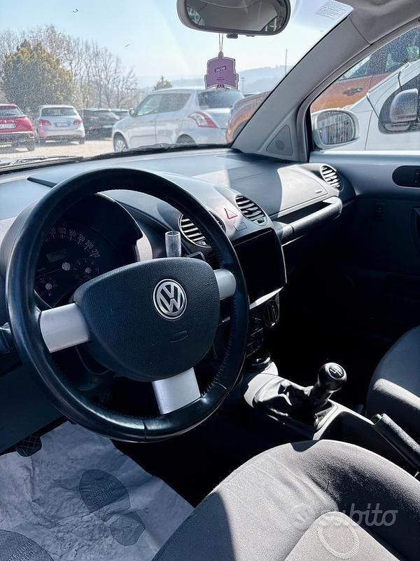 Usata VW New Beetle 105 CV (77 kW) 2004 Grigio Utilitaria