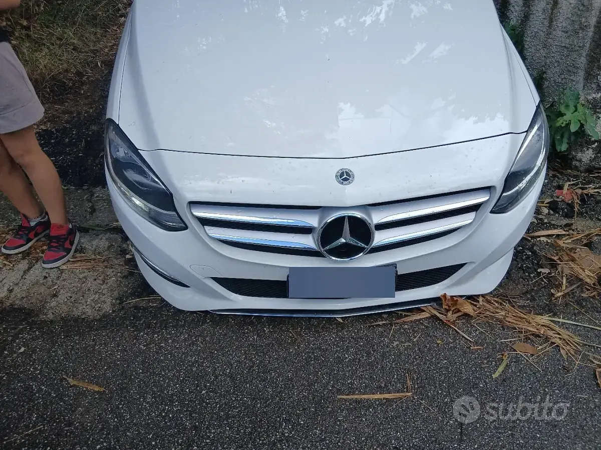 Usata Mercedes B200 136 CV (100 kW) 2019 Bianco Utilitaria