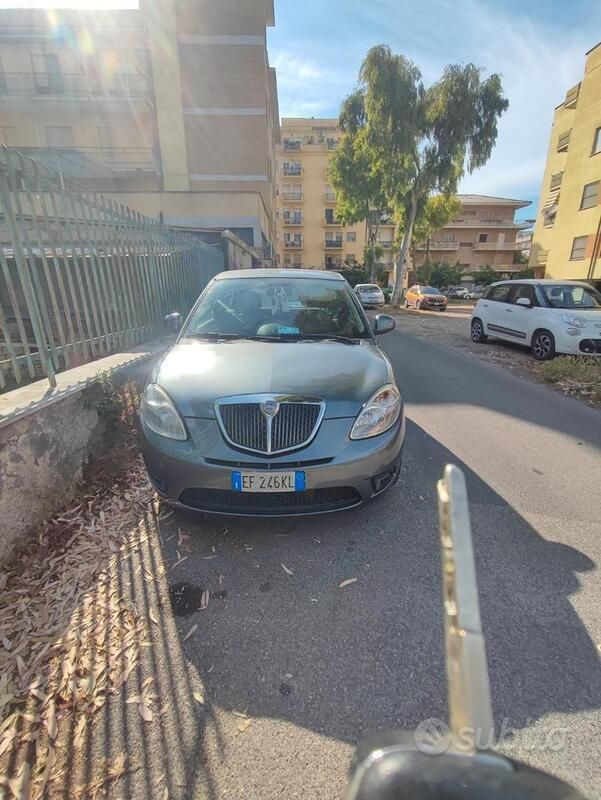 Usata Lancia Ypsilon 75 CV (55 kW) 2010 Grigio Utilitaria