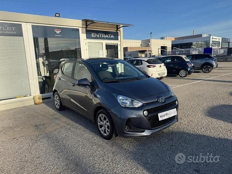 Usata Hyundai i10 Comfort 69 CV (50 kW) 2018 Grigio Utilitaria