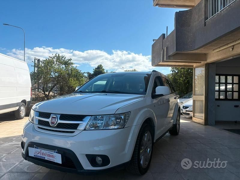 Bianco Usata 2013 Fiat Freemont SUV | 8900 € (Buon prezzo) - Immagine 1/4