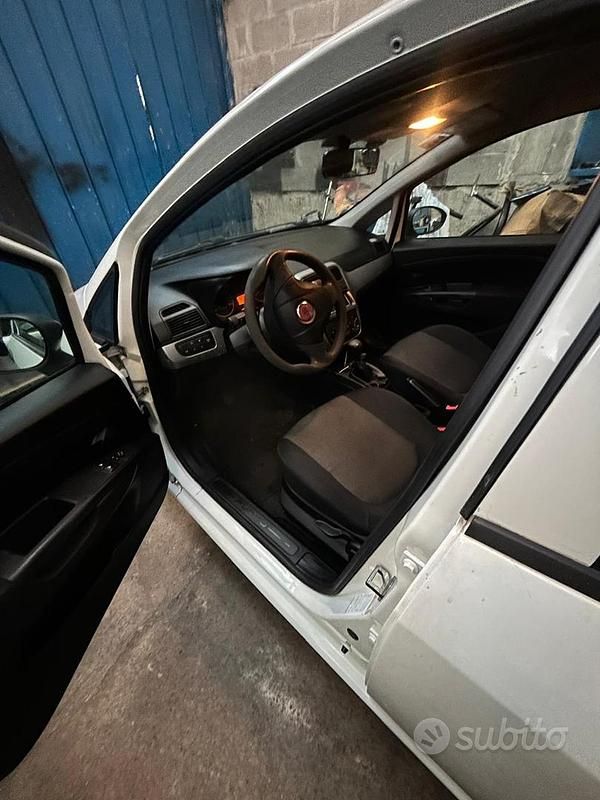 Usata Fiat Punto 69 CV (50 kW) 2013 Bianco Utilitaria