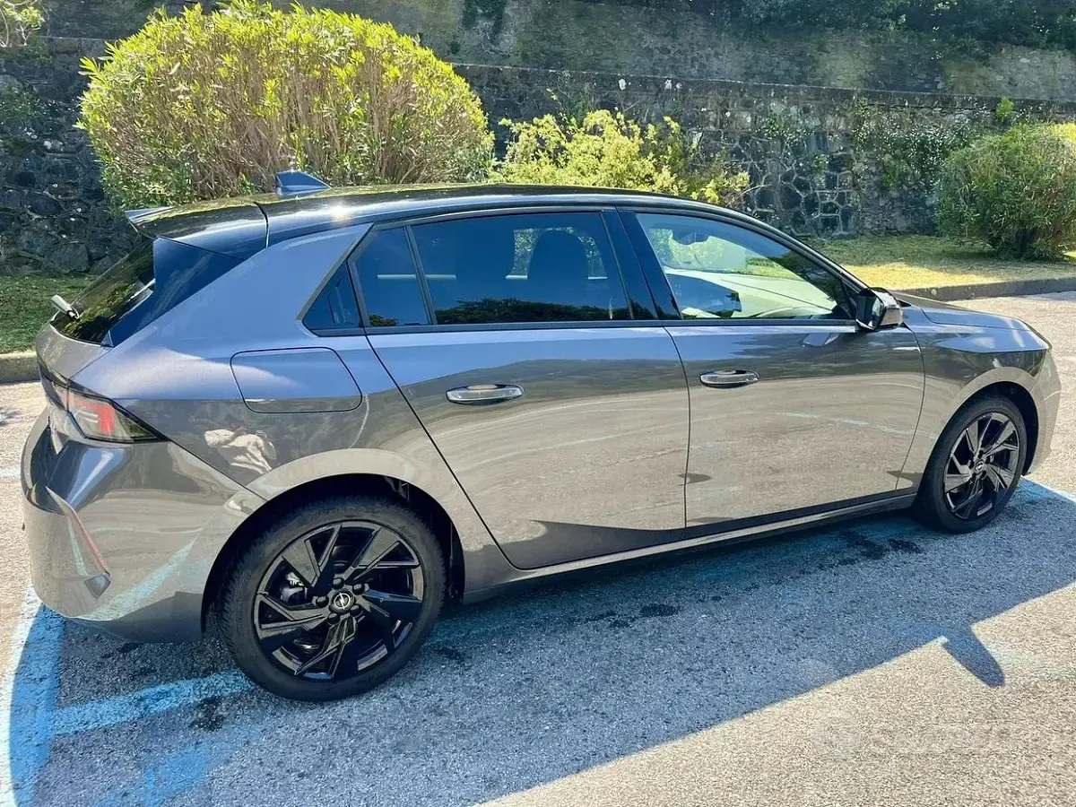 Gebraucht Opel Astra 131 PS (96 kW) 2023 Grau Kleinwagen