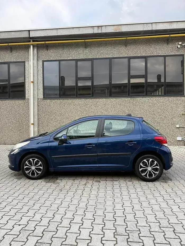 Usata Peugeot 207 73 CV (53 kW) 2011 Bluazzurro Berlina