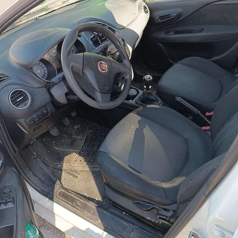 Usata Fiat Punto Lounge 69 CV (50 kW) 2016 Bianco Berlina