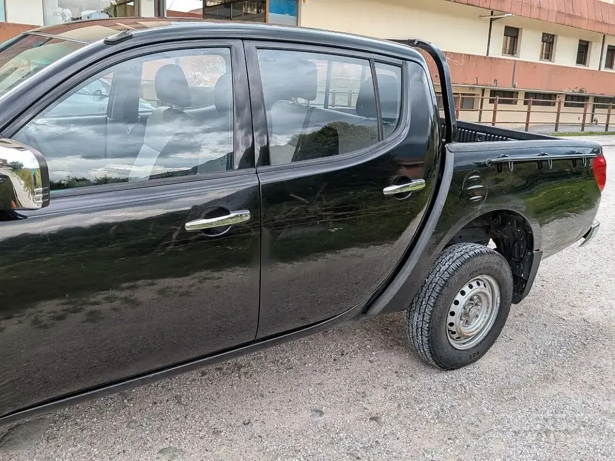 Usata Mitsubishi L200 136 CV (100 kW) 2009 Nero Pick-up