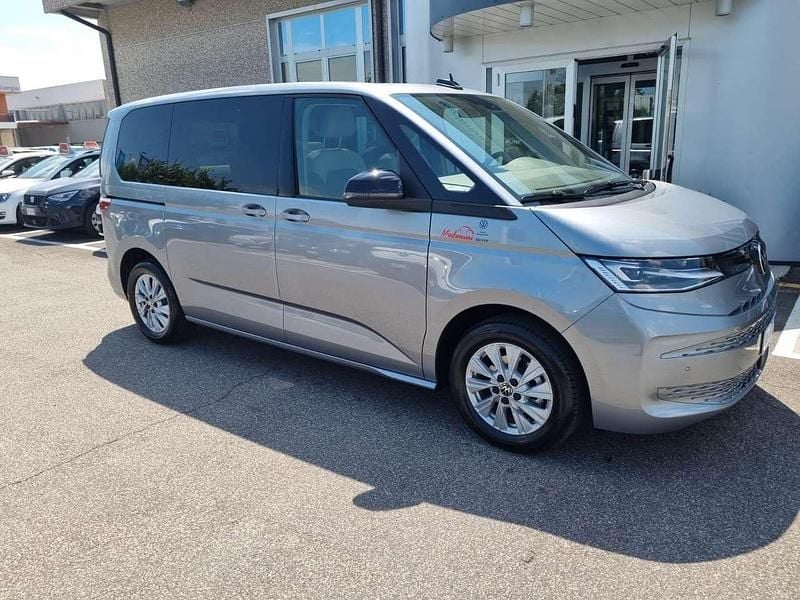 Usata VW Multivan 150 CV (110 kW) 2025 Argento mono mettallizzato Furgone