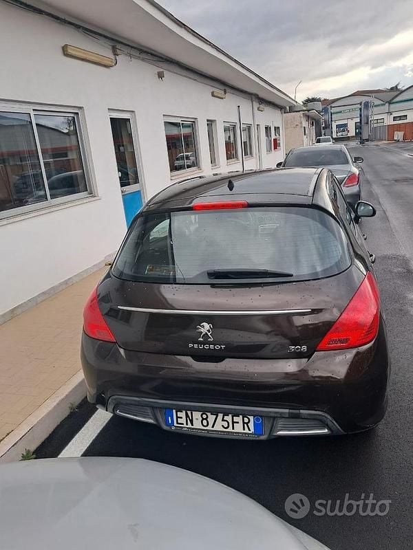 Usata Peugeot 308 Active 92 CV (67 kW) 2012 Marrone Berlina