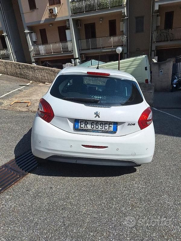 Usata Peugeot 208 Active 82 CV (60 kW) 2014 Bianco Utilitaria