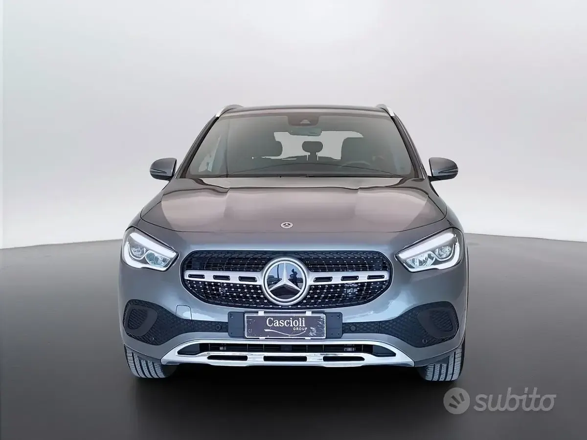 Usata Mercedes GLA200 150 CV (110 kW) 2023 Grigio SUV