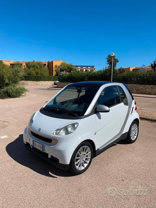 Usata 2009 Smart ForTwo Coupé Utilitaria | 5500 € (Cara) - Immagine 1/4