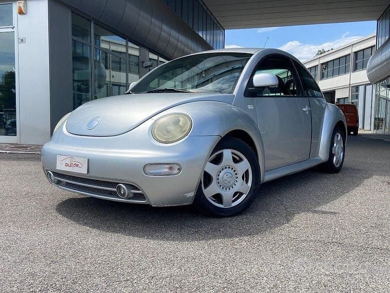 Usata VW Beetle 90 CV (66 kW) 2000 Grigio Utilitaria