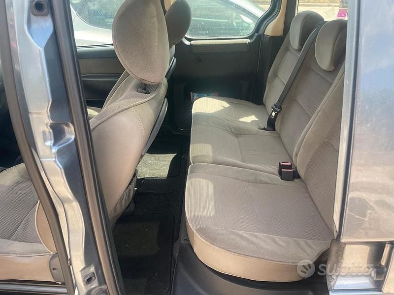 Grigio Usata 2005 Citroën Berlingo Monovolume | 2000 € (Ottimo prezzo) - Immagine 1/4