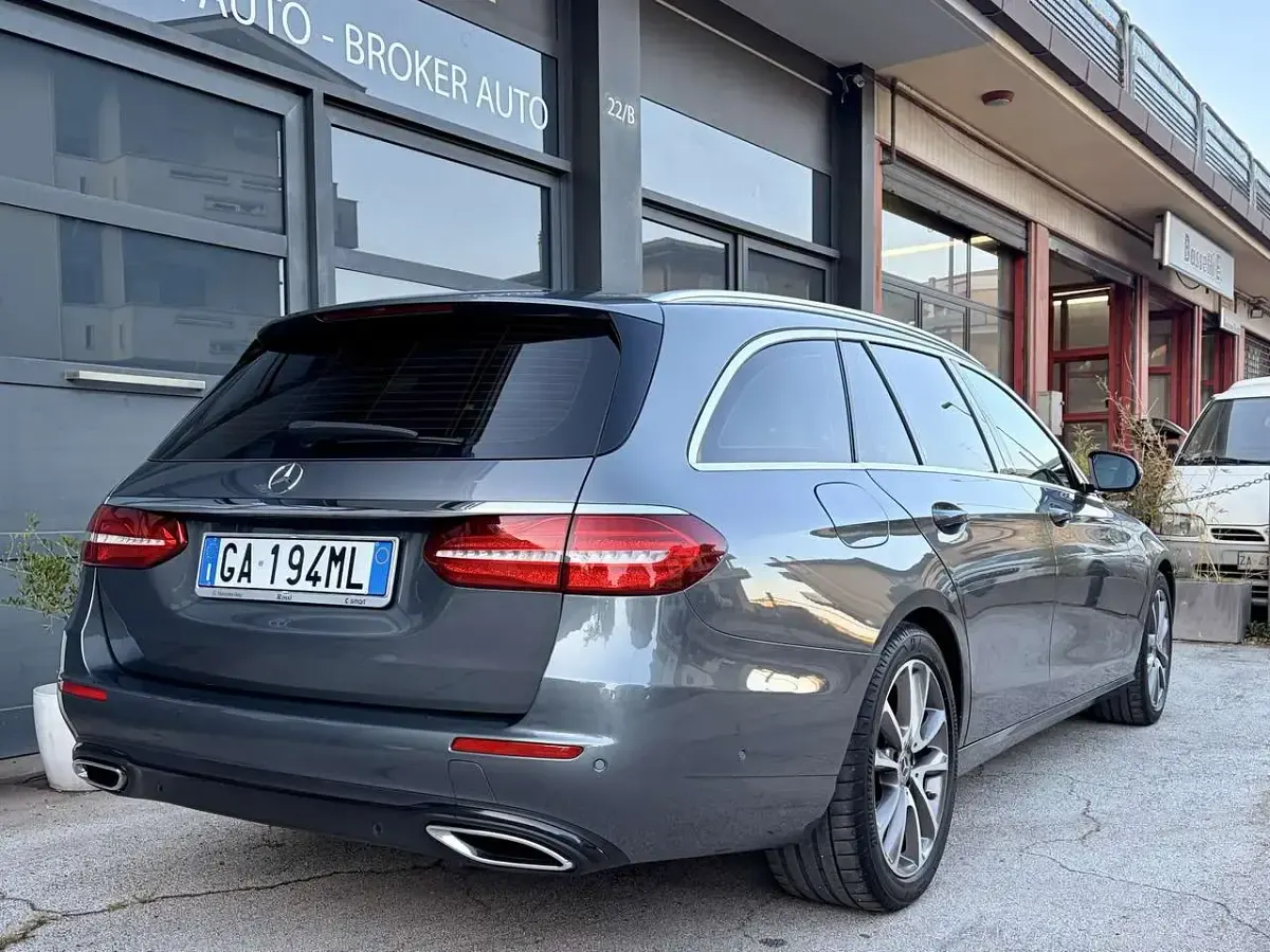 Usata Mercedes E220 Premium Plus 194 CV (142 kW) 2020 Grigio Station wagon