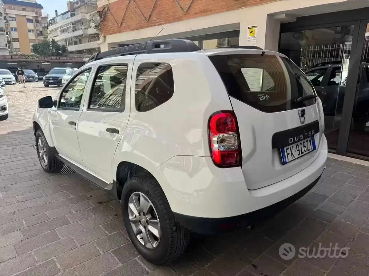 Usata Dacia Duster Lauréate 114 CV (83 kW) 2017 Rosso SUV