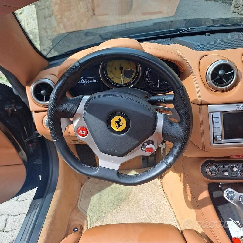 Usata Ferrari California 460 CV (338 kW) 2011 Nero Cabrio