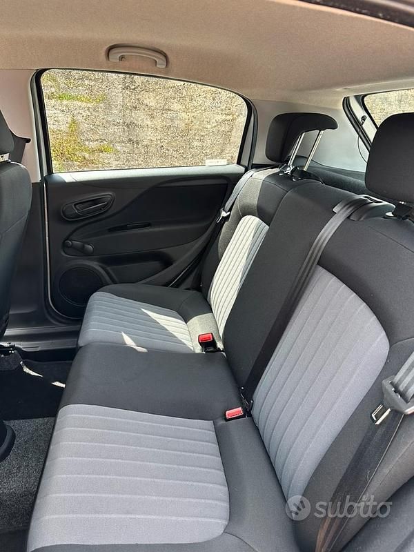 Usata Fiat Grande Punto 77 CV (56 kW) 2017 Grigio Utilitaria