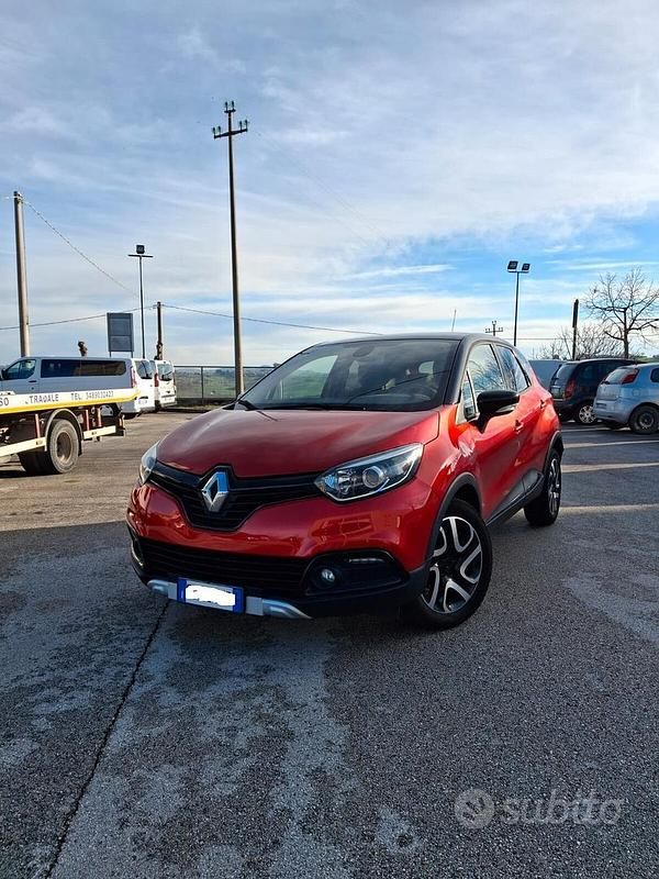 Usata Renault Captur Life 90 CV (66 kW) 2016 Rosso SUV