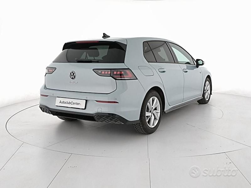 Usata VW Golf VIII R-line 150 CV (110 kW) 2024 Grigio Berlina