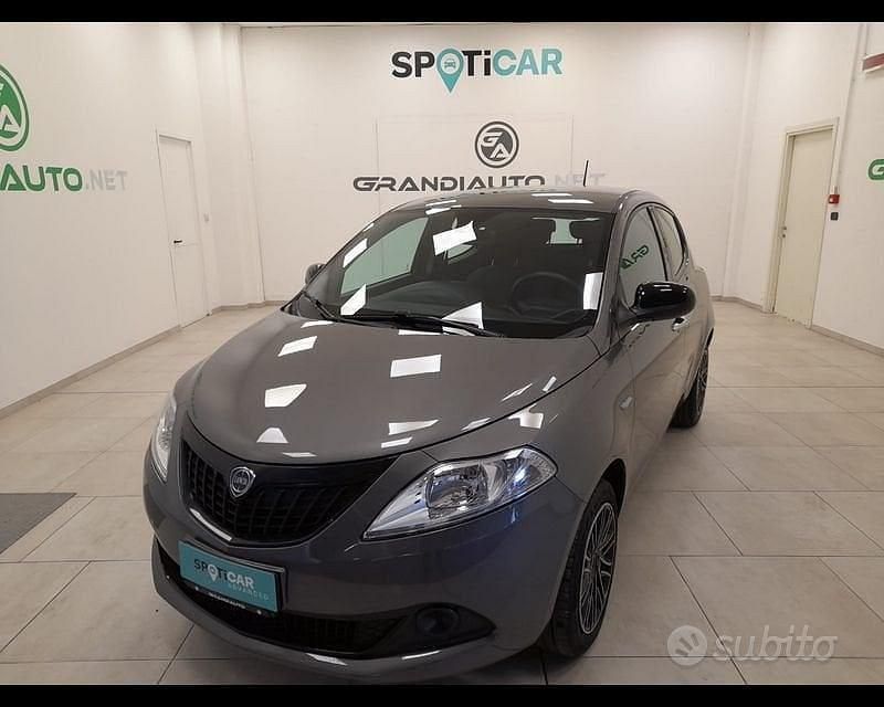 Usata Lancia Ypsilon Silver 70 CV (51 kW) 2023 Grigio Utilitaria