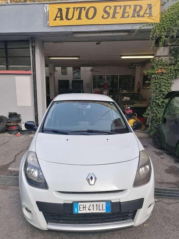 Usado Renault Clio II Dynamique 111 CV (81 kW) 2011 Blanco Berlina