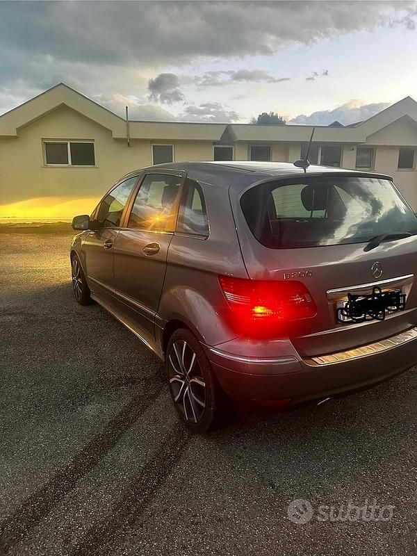 Begagnad Mercedes B200 140 HK (102 kW) 2009 Grå Minibuss