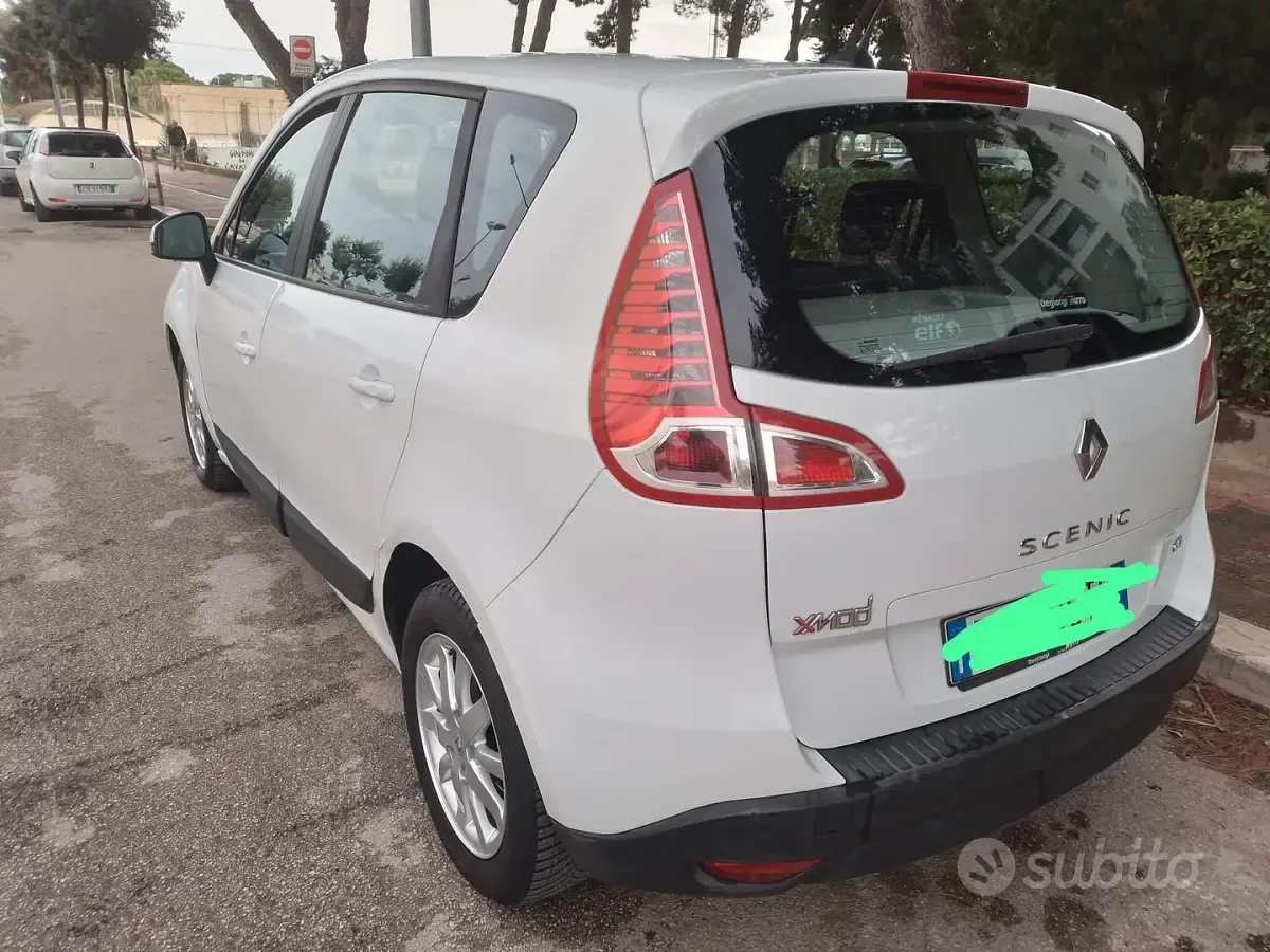 Usata Renault Scénic III 110 CV (80 kW) 2011 Bianco Monovolume