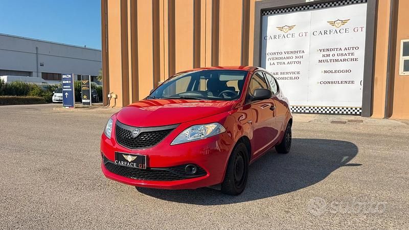 Usata Lancia Ypsilon 69 CV (50 kW) 2019 Rosso Utilitaria