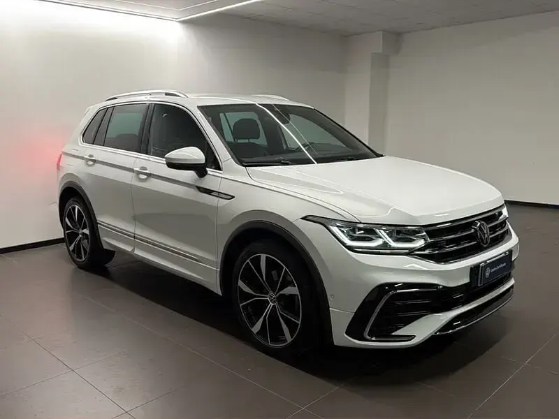 Usata VW Tiguan R-line 150 CV (110 kW) 2023 Bianco SUV
