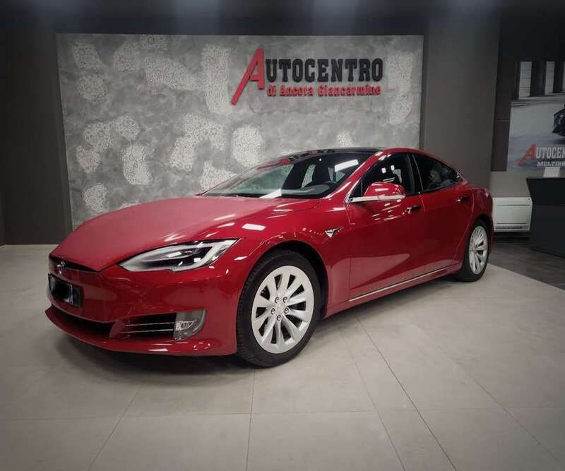 Rosso Usata 2019 Tesla Model S Standard Range Tre volumi | 26.400 € (Super prezzo) - Immagine 1/4