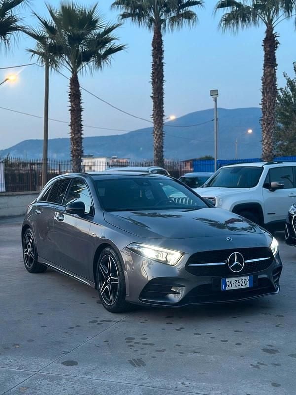 Usata Mercedes A180 AMG Line Premium 135 CV (99 kW) 2023 Grigio Berlina