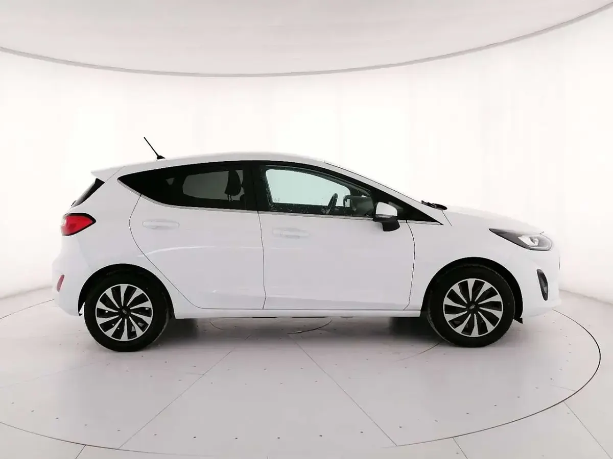 Usado Ford Fiesta Titanium 75 HP (55 kW) 2022 Branco Sedan